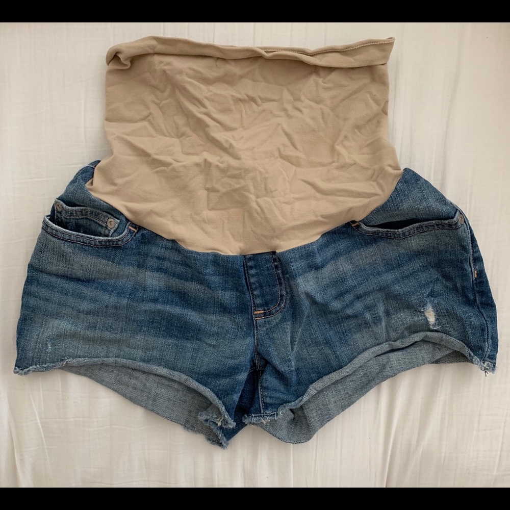 A pea in the pod Maternity shorts